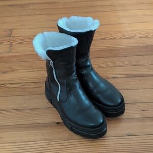 Sole Bliss Wonder leather and shearling boots